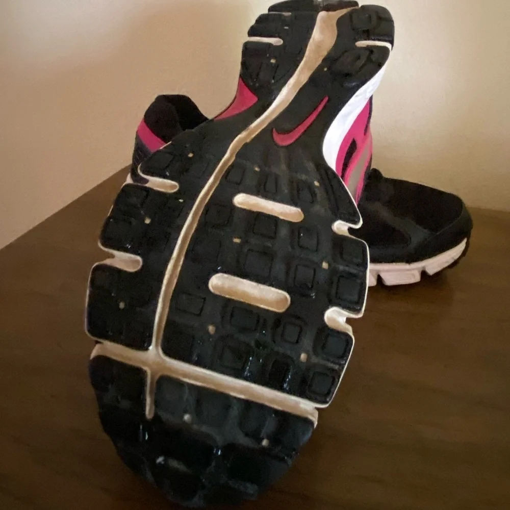Nike casual cushioning sole